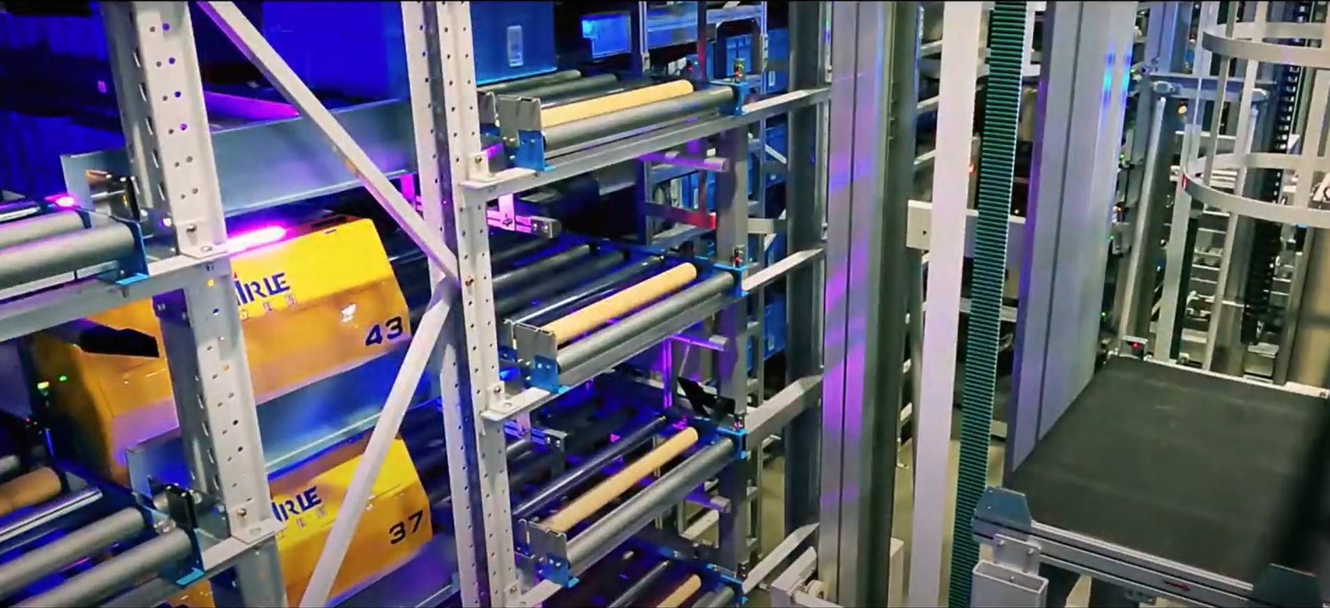 The 4-Way carton shuttle robot