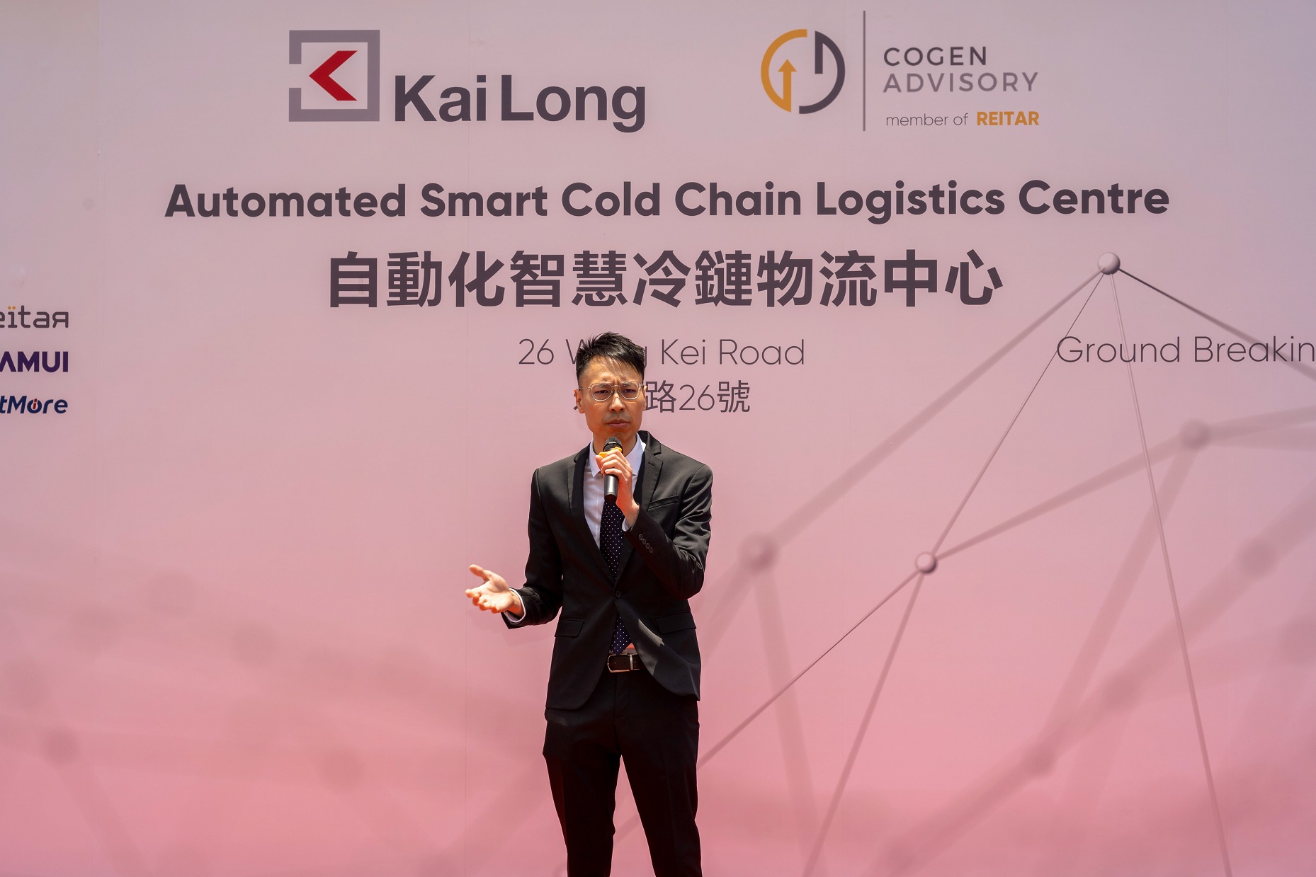 Mr. John Chan, Chairman and Managing Director of Reitar Logtech Group, delivered a speech at the ceremony.